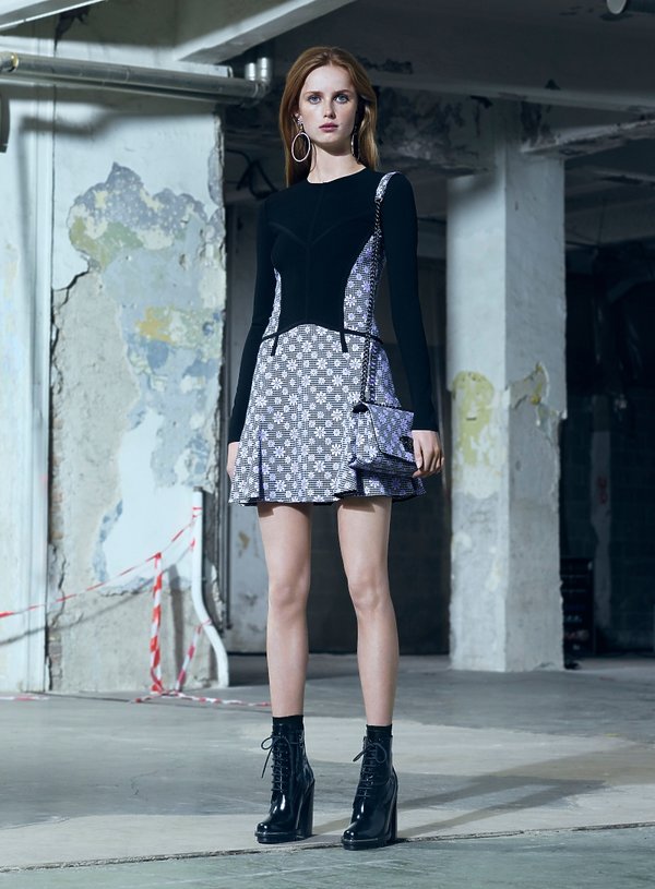 versace-pre-fall-2016-327469-GALLERY600-a62ab9b