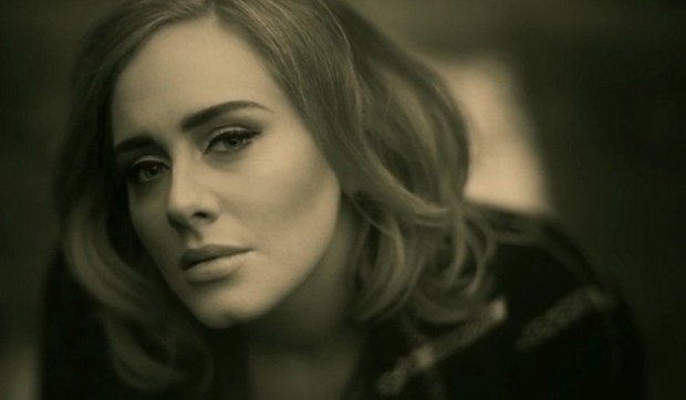 adele-kadr-do-teledysku-hello-316874-GALLERYBIG-bd81cd2