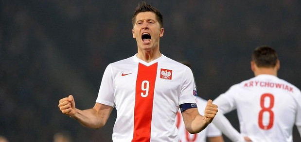 robert-lewandowski-cieszy-sie-z-gola-313966-GALLERYBIG-c4211fd