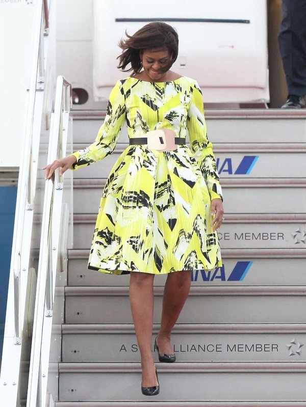 michelle-obama-w-sukience-w-kolorowe-printy-332501-GALLERY600-7b36bcf