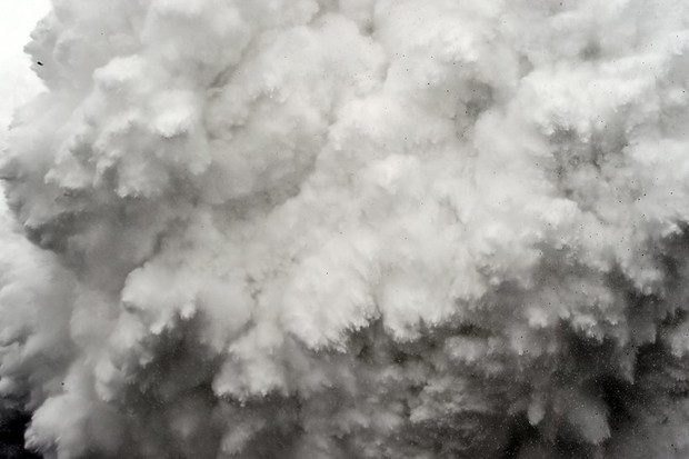 roberto-schmidt-avalanche-25-27-april-everest-base-camp-nepal-germany-2015-338589-GALLERYBIG-f412d16