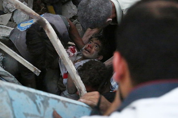 sameer-al-doumy-aftermath-of-airstrikes-in-syria-syria-2015-338590-GALLERYBIG-d1fb1f6
