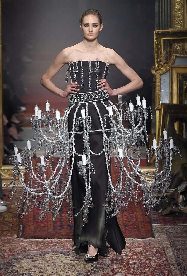 pokaz-moschino-na-pokaz-jesien-zima-201617-340951-GALLERY600-b1f02a1