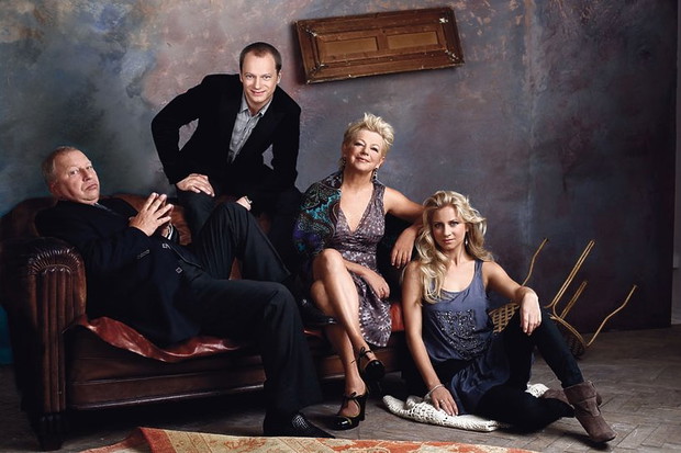 jerzy-stuhr-z-rodzina-viva-pazdziernik-2008-349499-GALLERYBIG-c4f4eba
