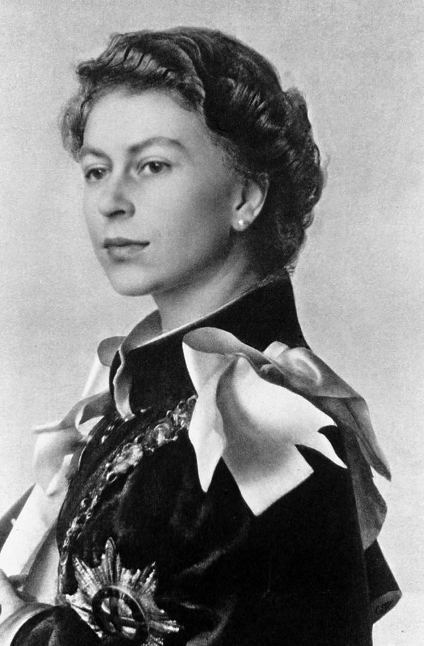 krolowa-elzbieta-ii-portret-autorstwa-pietro-annigoni-1954-rok-349696-GALLERY600-4f1c35a