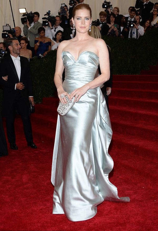 amy-adams-na-met-gala-352130-GALLERY600-8aba8bc