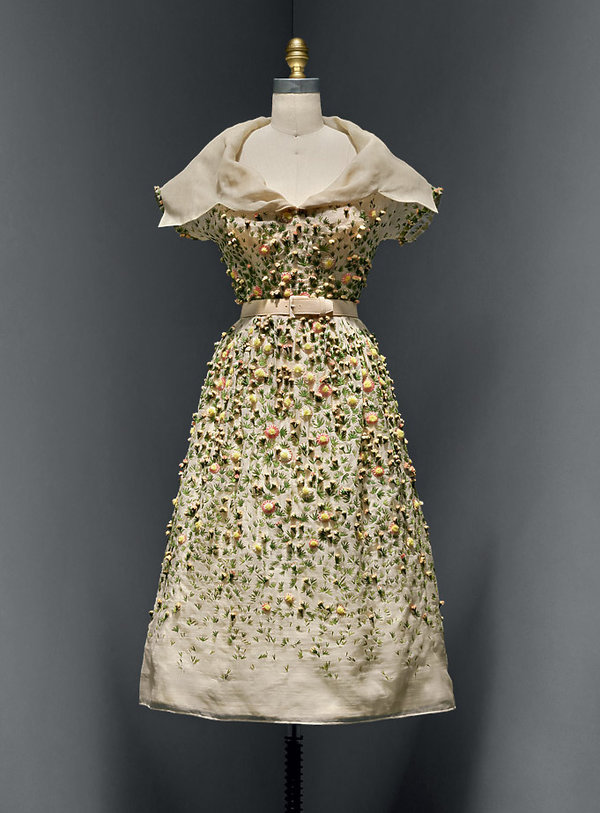 wystawa-w-nowojorskim-met-museum-manus-x-machina-fashion-in-an-age-of-technology-352417-GALLERY600-8456c6c