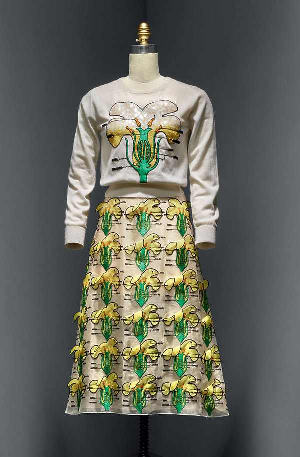 wystawa-w-nowojorskim-met-museum-manus-x-machina-fashion-in-an-age-of-technology-352418-GALLERY600-43b8c1a