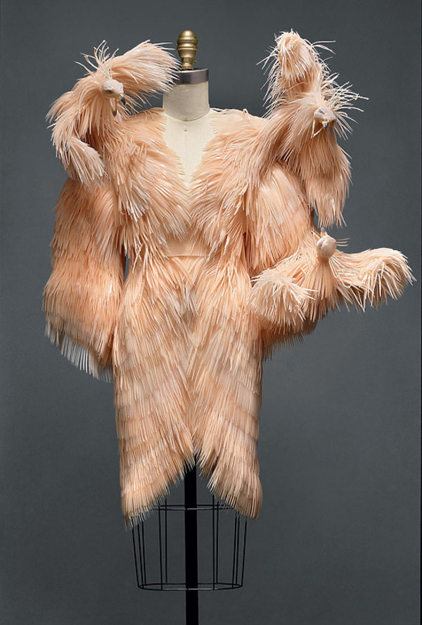 wystawa-w-nowojorskim-met-museum-manus-x-machina-fashion-in-an-age-of-technology-352420-GALLERY600-e19d575