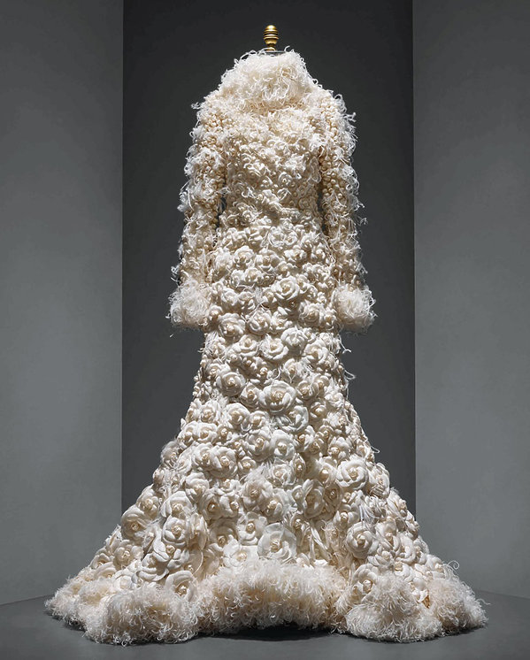wystawa-w-nowojorskim-met-museum-manus-x-machina-fashion-in-an-age-of-technology-352424-GALLERY600-af9dca1