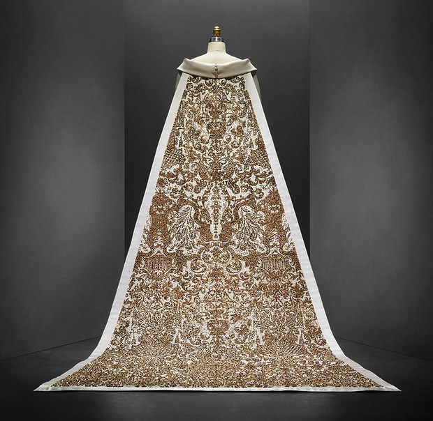 wystawa-w-nowojorskim-met-museum-manus-x-machina-fashion-in-an-age-of-technology-352425-GALLERYBIG-a170065