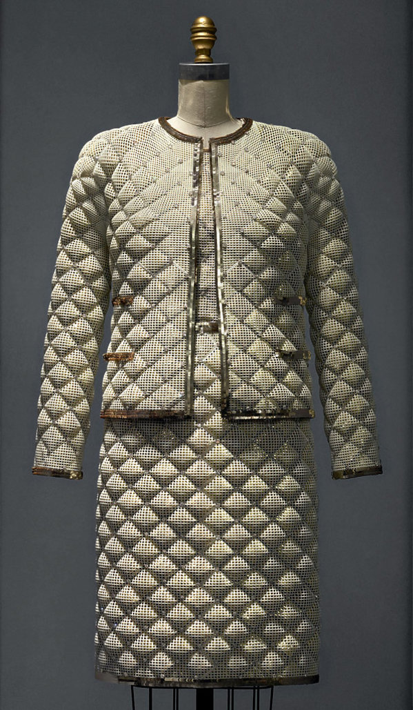 wystawa-w-nowojorskim-met-museum-manus-x-machina-fashion-in-an-age-of-technology-352426-GALLERY600-bd1b82a
