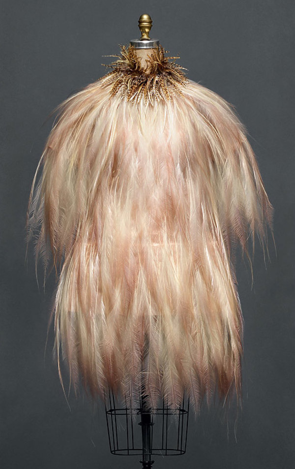 wystawa-w-nowojorskim-met-museum-manus-x-machina-fashion-in-an-age-of-technology-352428-GALLERY600-9735778