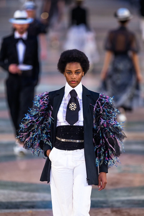 pokaz-kolekcji-chanel-resort-2017-w-hawanie-352751-GALLERY600-b6336b0