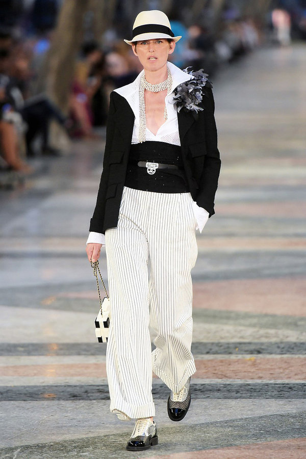 pokaz-kolekcji-chanel-resort-2017-w-hawanie-352756-GALLERY600-600e165