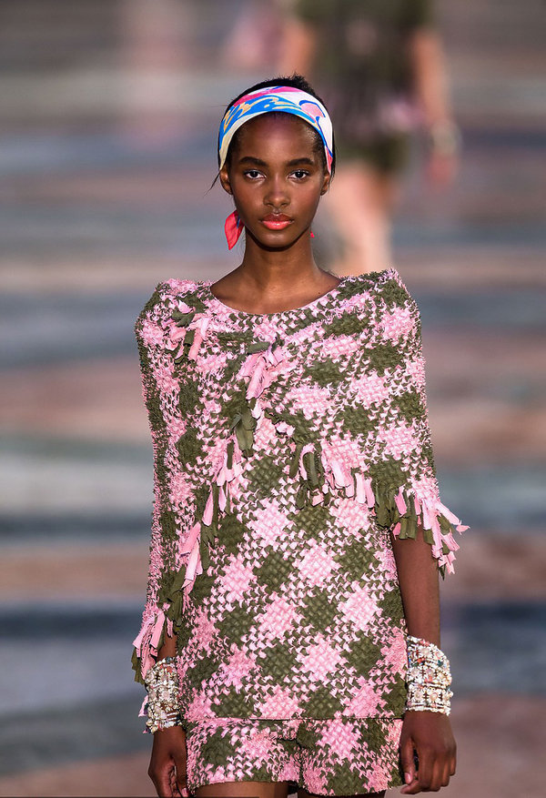 pokaz-kolekcji-chanel-resort-2017-w-hawanie-352761-GALLERY600-ef28113