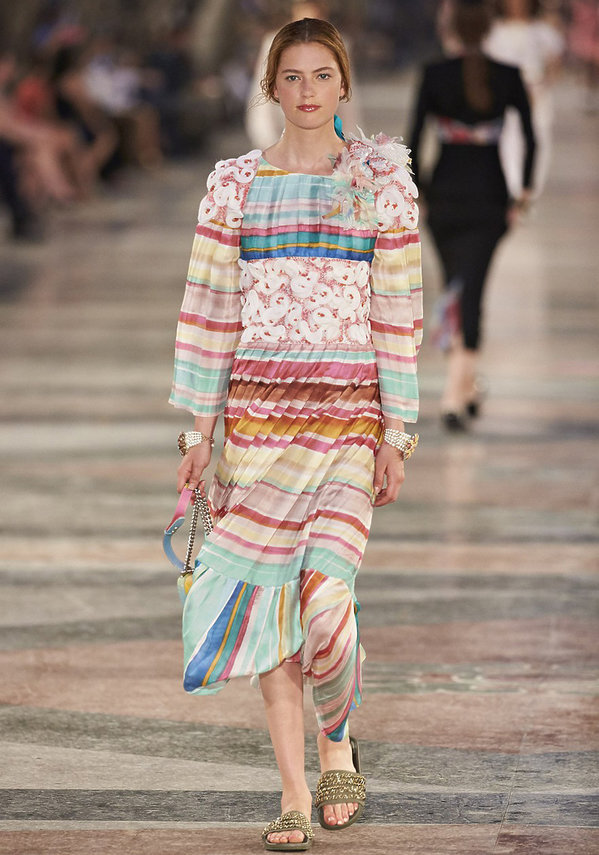pokaz-kolekcji-chanel-resort-2017-w-hawanie-352764-GALLERY600-6b8b1cd
