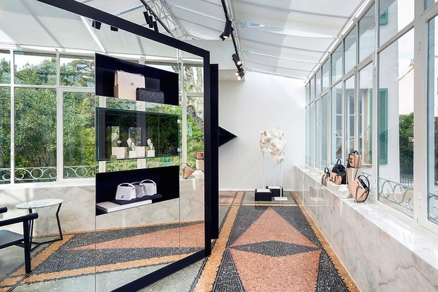 chanel-pop-up-store-w-saint-tropez-354783-GALLERYBIG-294b3dd