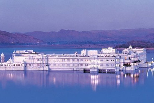Hotel Taj Lake Palace w Udajpur w Indiach