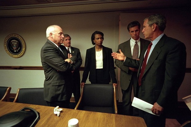 george-w-bush-dickiem-cheneyem-i-condoleezza-rice-358242-GALLERYBIG-5129c72