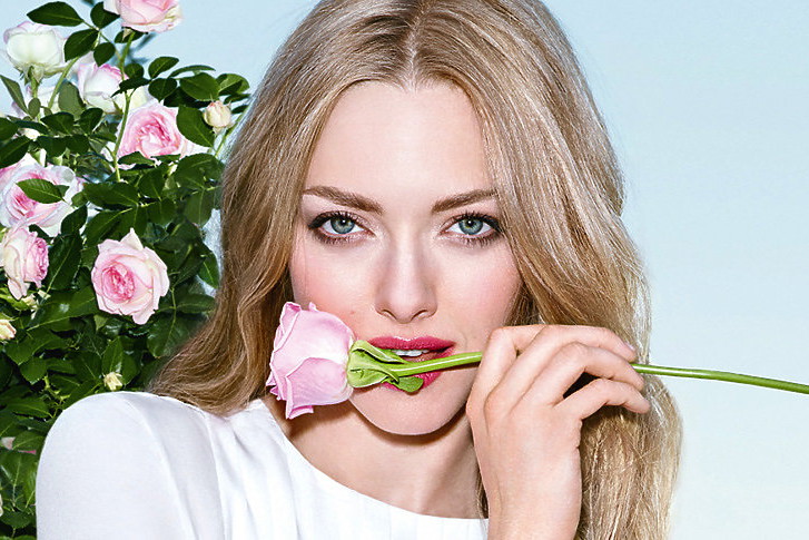 Amanda Seyfried w reklamie zapachu Live Irresistible domu mody Givenchy