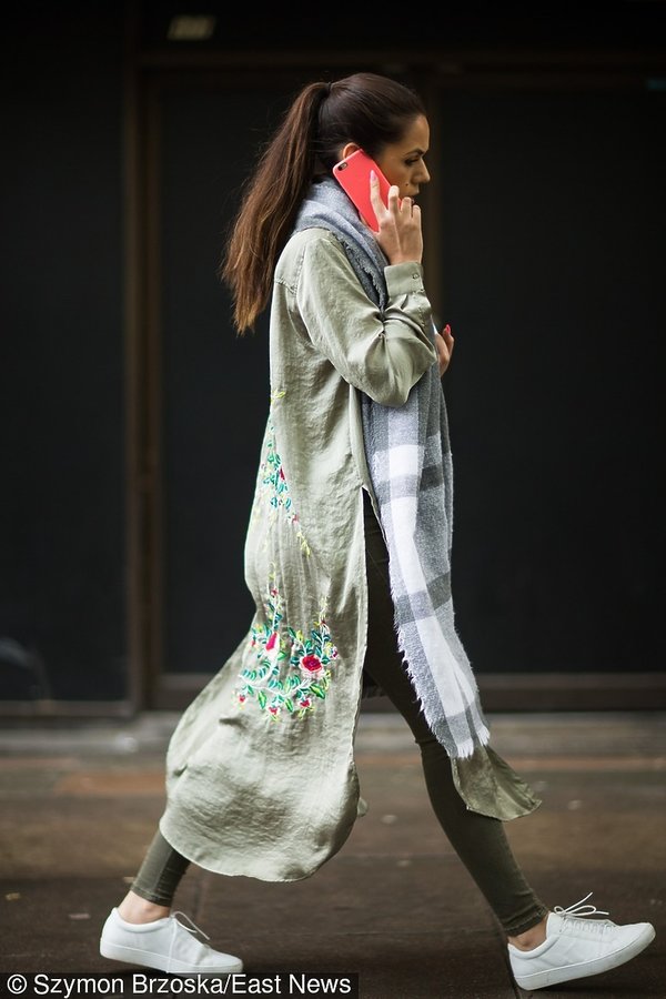 street-style-londyn-tydzien-mody-pokazy-na-wiosne-lato-2017-360908-GALLERY600-47337be