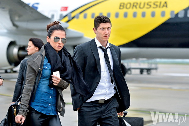 anna-i-robert-lewandowscy-na-lotnisku-363291-GALLERYBIG-857b79a
