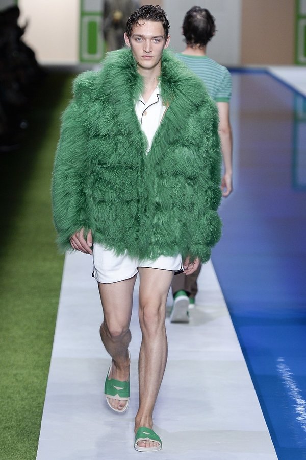 pokaz-fendi-na-wiosnelato-2017-363383-GALLERY600-d9c4b53