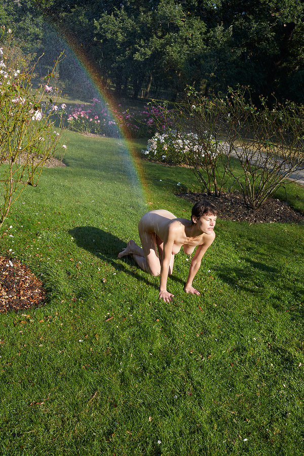 saskia-de-brauw-no14-parc-de-bagatelle-paris-2014-juergen-teller-362477-GALLERY600-32e86d9