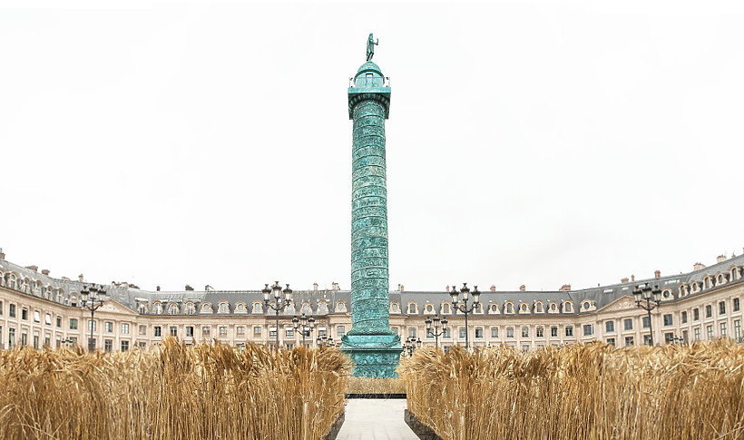 Instalacja na Place Vendôme artysty- Gad Weil.