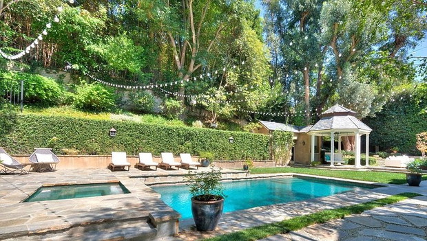 dom-adele-w-beverly-hills-365199-GALLERYBIG-40e6a90