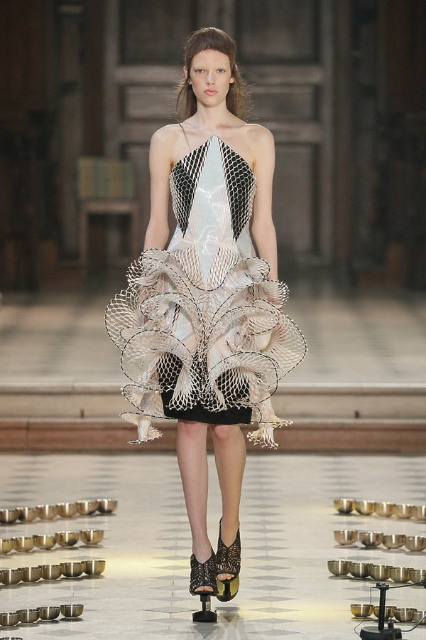 iris-van-herpen-364972-GALLERY600-fe51d42