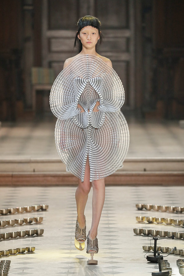 iris-van-herpen-364973-GALLERY600-b5401ce
