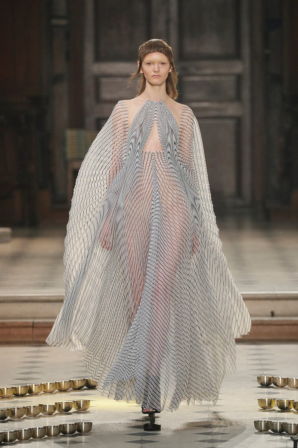 iris-van-herpen-364974-GALLERY600-a976e5c