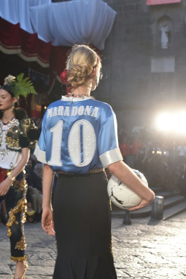 pokaz-dolce-gabbana-w-neapolu-365210-GALLERY600-be8a847