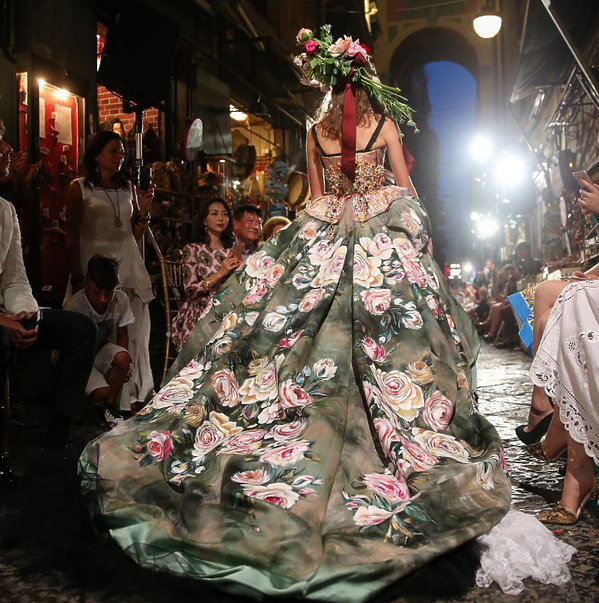 pokaz-dolce-gabbana-w-neapolu-365214-GALLERY600-bd5392c