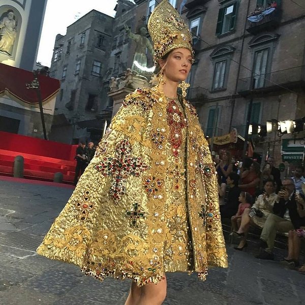 pokaz-dolce-gabbana-w-neapolu-365218-GALLERY600-e982eda
