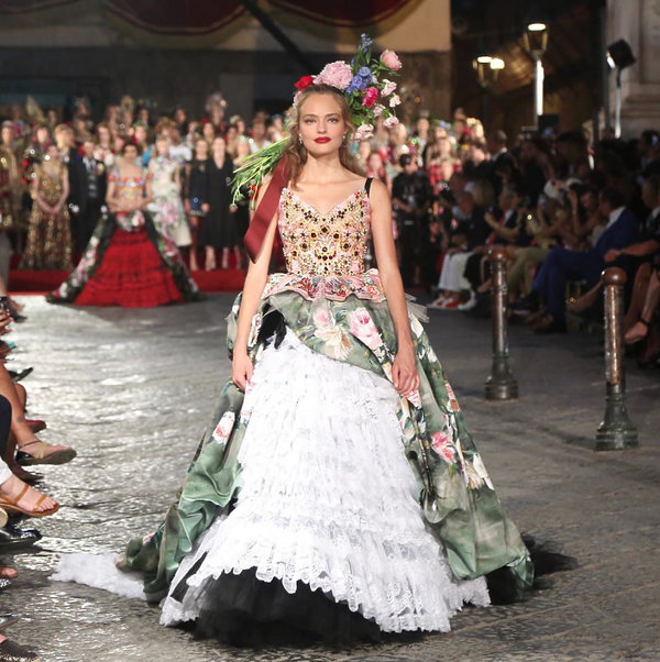 pokaz-dolce-gabbana-w-neapolu-365223-GALLERY600-bfc1e92