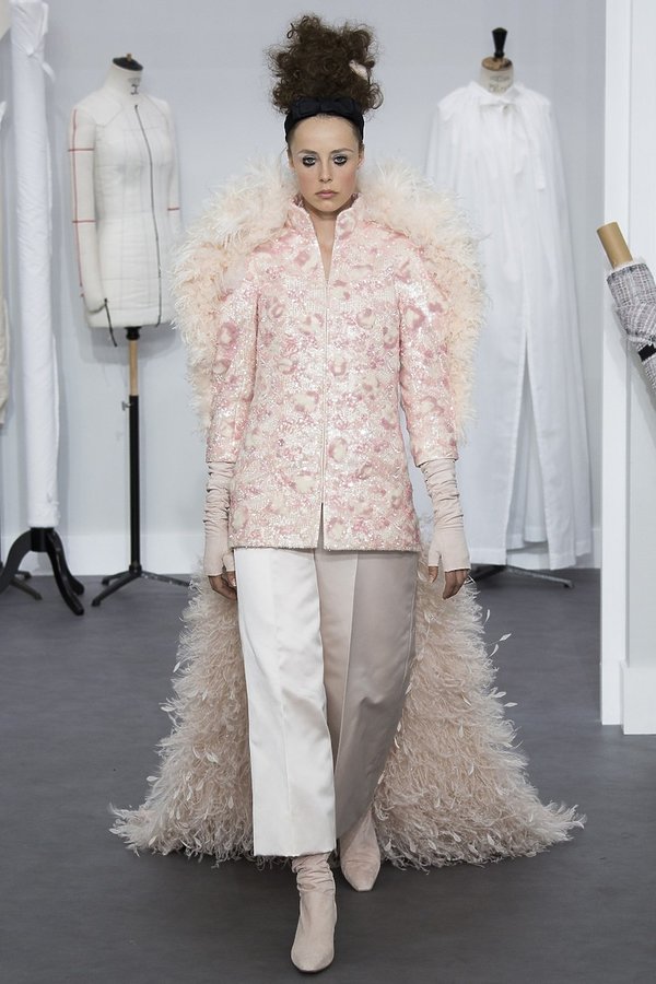 suknie-slubne-z-pokazu-haute-couture-jesien-2016-chanel-365509-GALLERY600-ed04160
