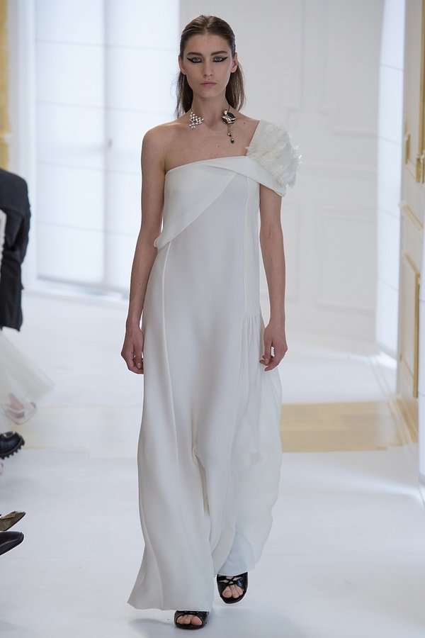 suknie-slubne-z-pokazu-haute-couture-jesien-2016-christian-dior-365510-GALLERY600-fb9bfef