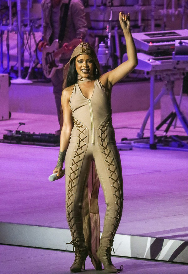 koncert-rihanny-w-warszawie-kostiumy-w-ktorych-wystapi-na-koncercie-369320-GALLERY600-cd83c3f