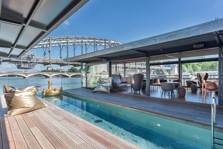 Pływający hotel po Sekwanie w Paryżu, the Off Paris Seine