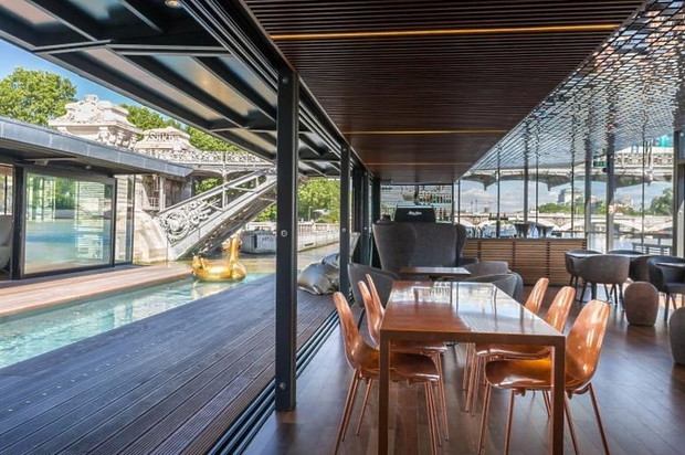 plywajacy-hotel-po-sekwanie-w-paryzu-the-off-paris-seine-370351-GALLERYBIG-a657523
