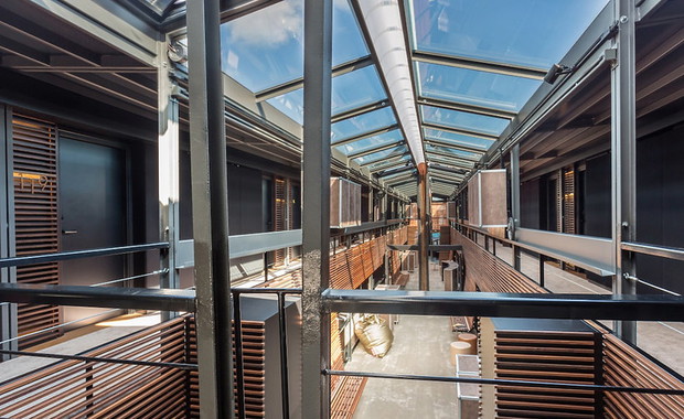 plywajacy-hotel-po-sekwanie-w-paryzu-the-off-paris-seine-370355-GALLERYBIG-63aab12