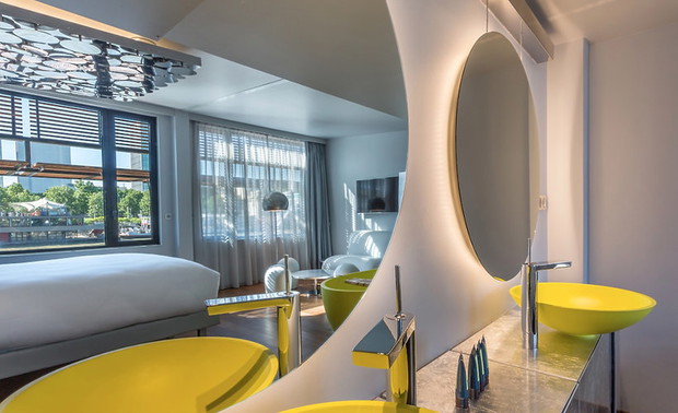 plywajacy-hotel-po-sekwanie-w-paryzu-the-off-paris-seine-370360-GALLERYBIG-36eead3