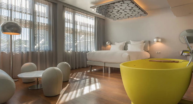 plywajacy-hotel-po-sekwanie-w-paryzu-the-off-paris-seine-370361-GALLERYBIG-562836d