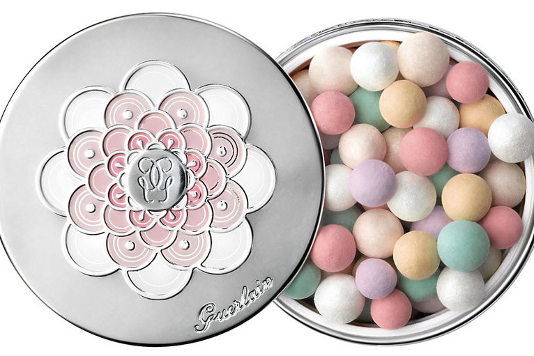 Puder rozświetlający marki Guerlain