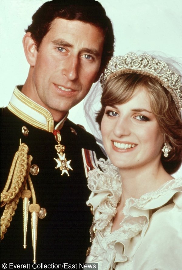 lady-diana-i-ksiaze-karol-portret-slubny-1981-rok-374058-GALLERY600-34db573