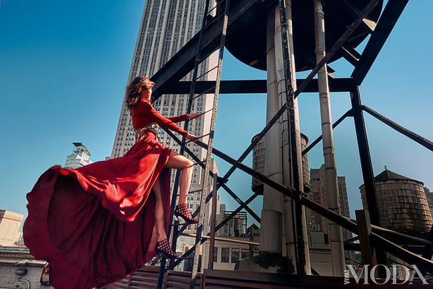 viva-moda-z-helena-christensen-na-okladce-374808-GALLERYBIG-4e5100c