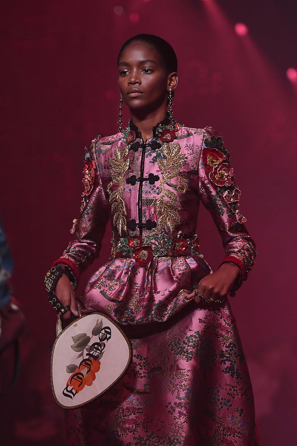 pokaz-gucci-na-wiosne-2017-379386-GALLERY600-29bda4d